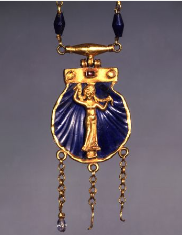 Necklace with Pendant of Aphrodite Anadyomene.png