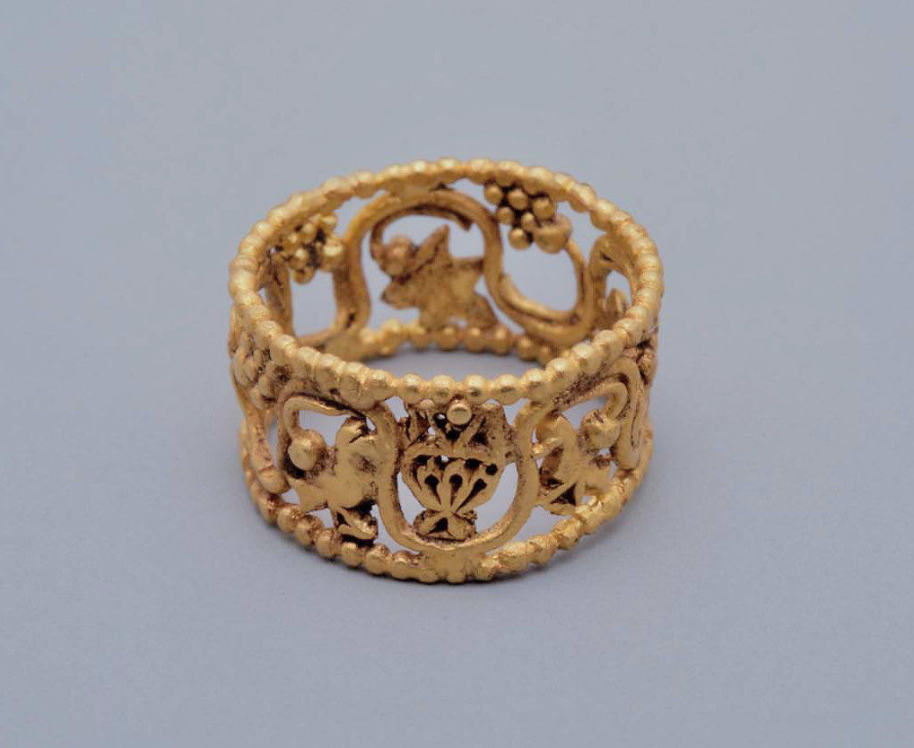 Ring in openwork filigree, Early Byzantine Period (A.D. 550–650).jpg