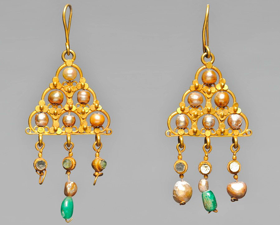 Earrings (pair), 600s, Byzantium.jpg