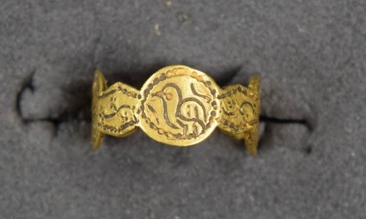 Gold Finger Ring, Early Byzantine.jpg