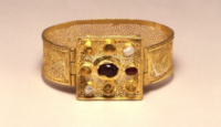 Bracelet with Jewelled Clasp.png